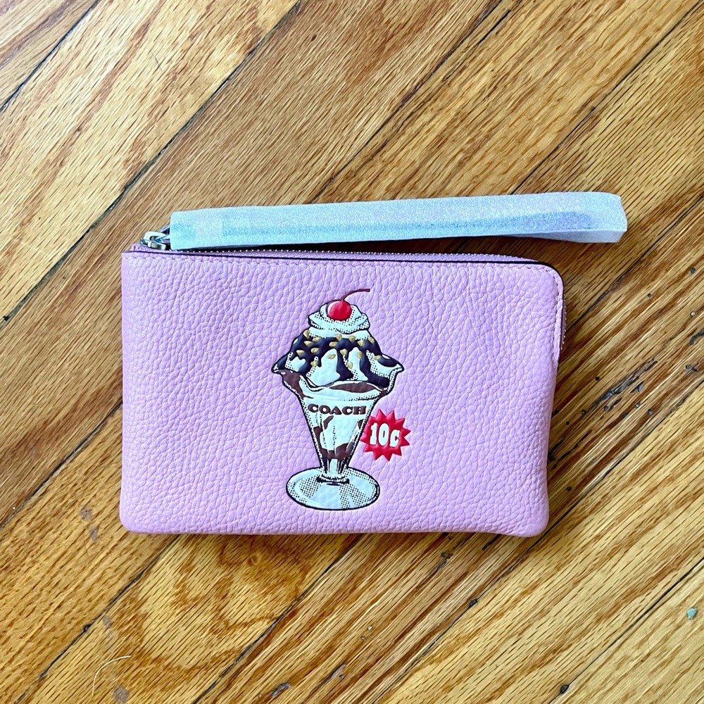 💗 NWT Coach Corner Zip Wristlet in Sundae Cherry Blossom